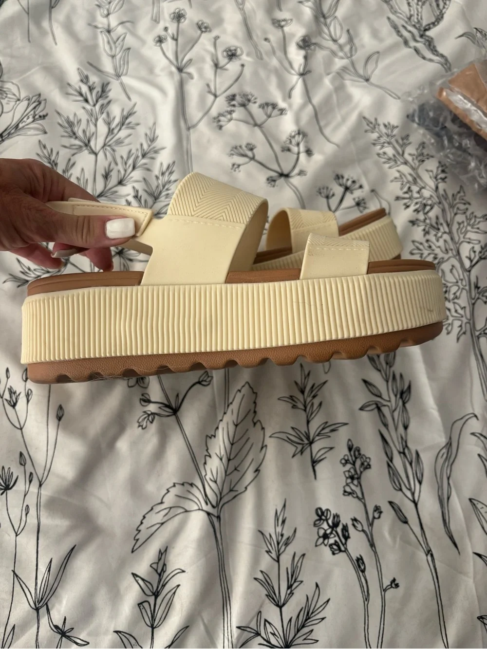 Source Unknown Cream Platform Slingback Sandals